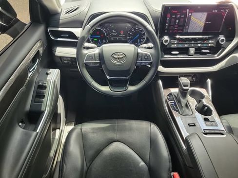 Used 2021 Toyota Highlander Platinum FWD image 18