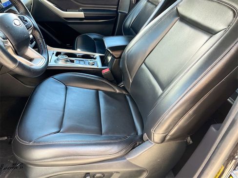 Used 2022 Ford Explorer XLT w/ Equipment Group 202A image 18