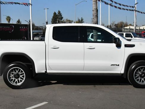 Used 2022 GMC Sierra 1500 AT4 w/ AT4 Premium Package image 9