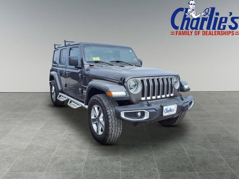 Used 2019 Jeep Wrangler Unlimited Sahara w/ Dual Top Group AWD/4WD image 3