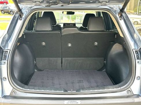 Used 2022 Toyota Corolla Cross XLE w/ Convenience Package FWD image 32