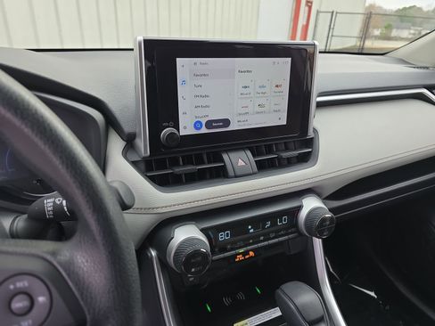 Used 2024 Toyota RAV4 XLE image 25