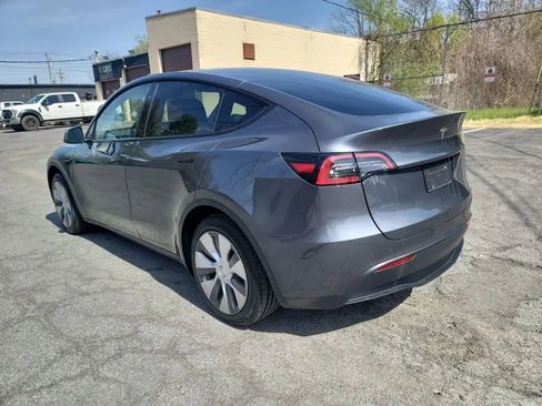 Used 2023 Tesla Model Y 2WD image 7