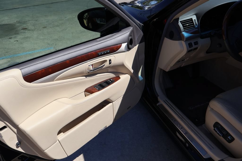 Used 2014 Lexus LS 460 w/ Comfort Package RWD image 15