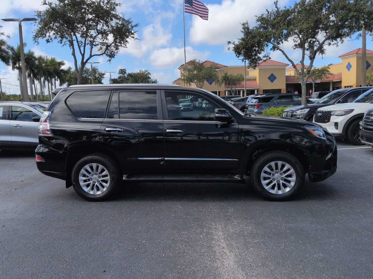 Used 2018 Lexus GX 460 Premium w/ Premium Package AWD/4WD image 3