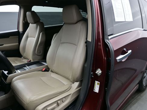 Used 2019 Honda Odyssey Elite image 12