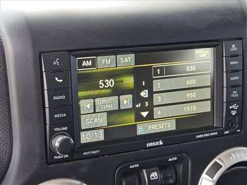 Used 2014 Jeep Wrangler Unlimited Sahara w/ Connectivity Group AWD/4WD image 11