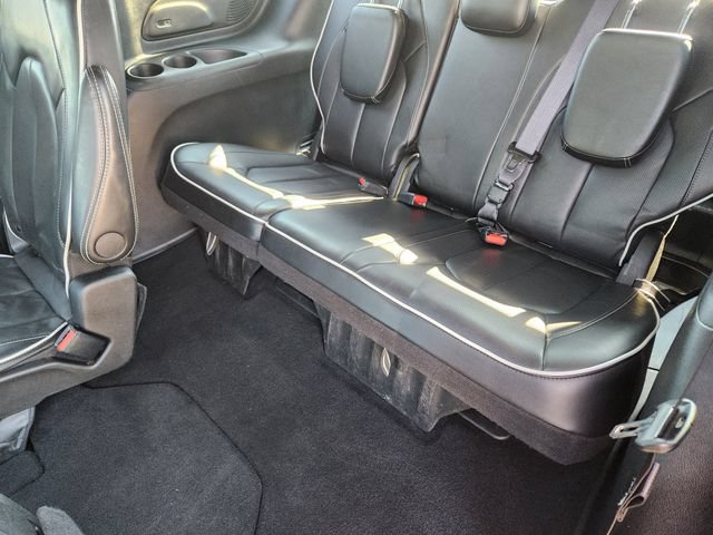 Used 2025 Chrysler Pacifica Limited FWD image 31