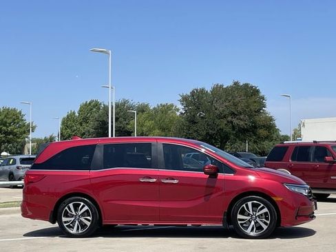 Certified 2024 Honda Odyssey Touring image 3