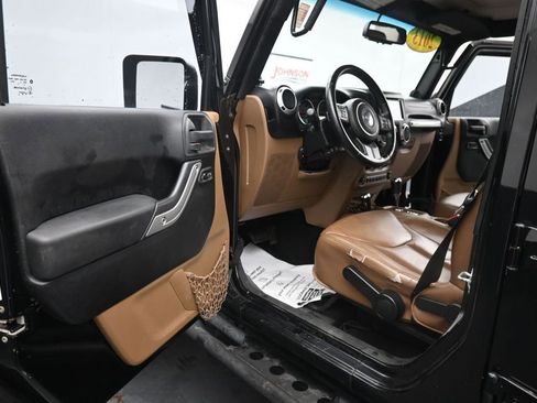 Used 2013 Jeep Wrangler Unlimited Sahara w/ Connectivity Group AWD/4WD image 16