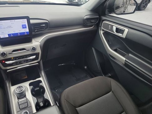 Used 2023 Ford Explorer XLT AWD/4WD image 16