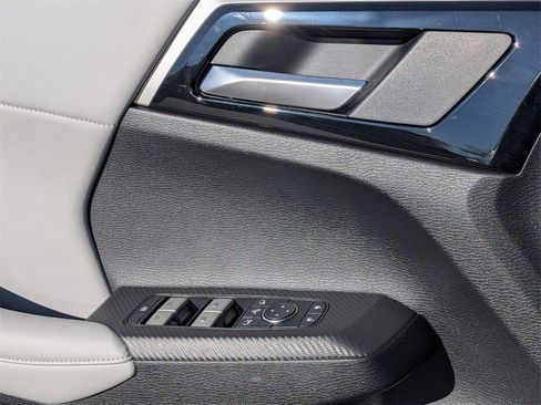 New 2025 Mitsubishi Outlander SE image 15