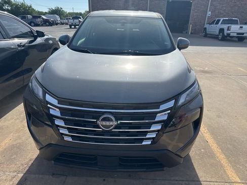 Used 2026 Nissan Rogue SV AWD/4WD image 2