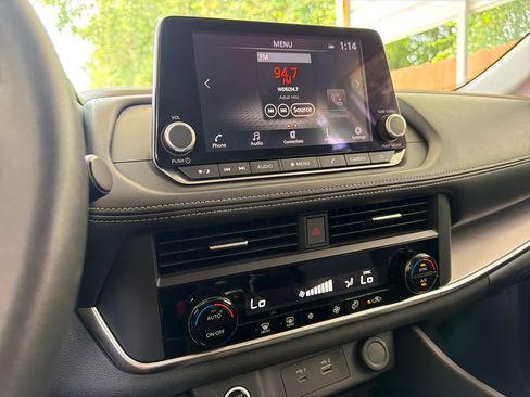 Used 2023 Nissan Rogue SV FWD image 24