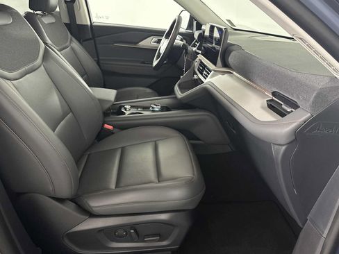 Used 2026 Ford Explorer Active w/ Active Comfort Package RWD image 15
