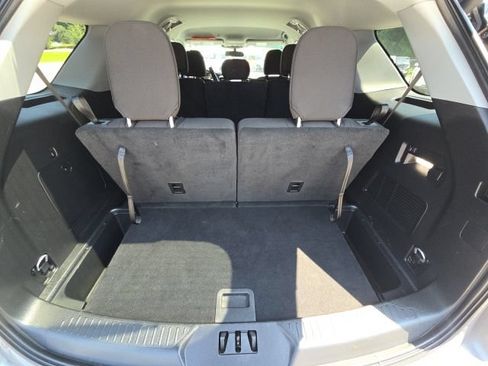 Used 2023 Ford Explorer XLT RWD image 13