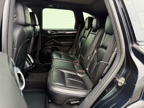 Used 2016 Porsche Cayenne S AWD/4WD image 3