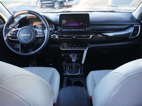 Used 2023 Kia Seltos EX image 57