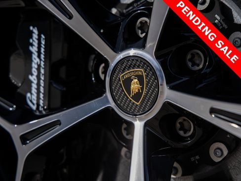 Used 2024 Lamborghini Revuelto image 13