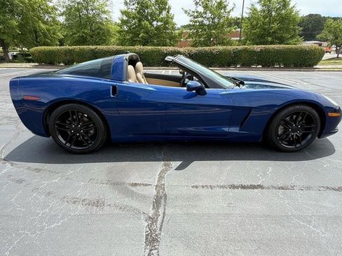 Used 2005 Chevrolet Corvette Coupe w/ Preferred Equipment Group RWD image 5