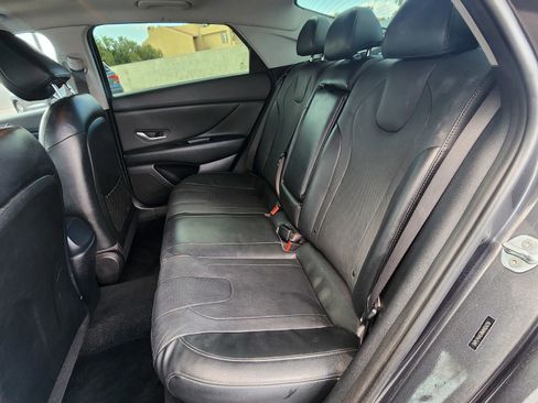 Used 2021 Hyundai Elantra Limited image 18