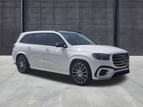 Used 2024 Mercedes-Benz GLS 450 4MATIC image 3