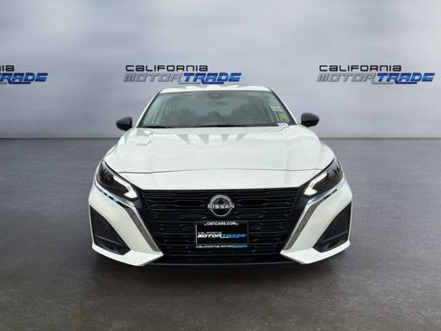 Used 2025 Nissan Altima 2.5 SV FWD image 2
