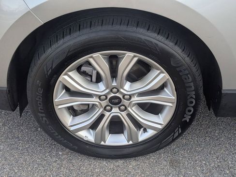 Used 2024 Ford Edge Titanium image 9