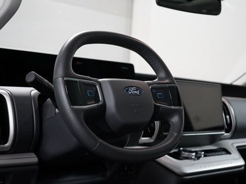 Certified 2025 Ford Expedition Active AWD/4WD image 13