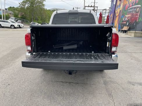 Certified 2023 Toyota Tacoma SR5 AWD/4WD image 13