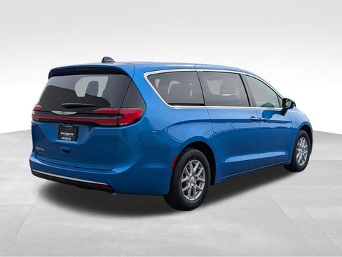 New 2026 Chrysler Pacifica Select FWD image 2