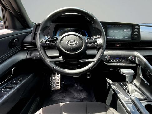Used 2025 Hyundai Elantra Sport FWD image 9