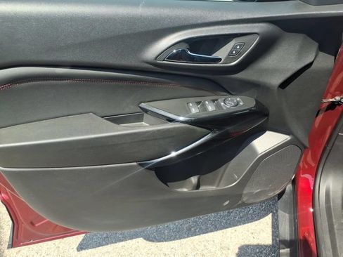 Used 2024 Chevrolet Trax RS w/ Sunroof Package FWD image 13