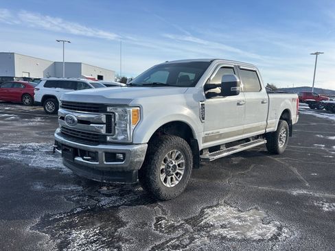 Used 2017 Ford F250 XLT w/ XLT Premium Package image 5