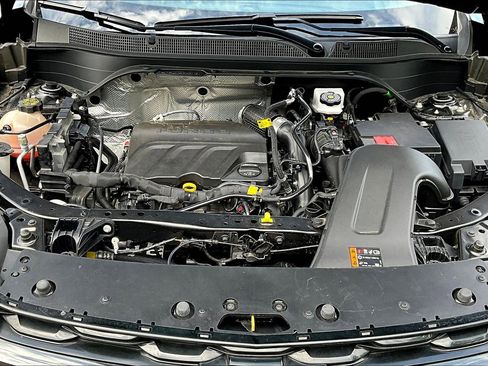 Used 2024 Chevrolet Trax RS w/ Sunroof Package FWD image 22