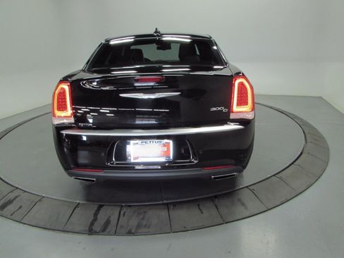 Used 2018 Chrysler 300 C w/ Sun, Sound & Nav Package image 7