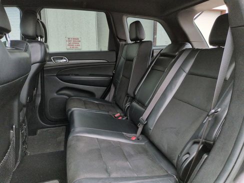 Used 2019 Jeep Grand Cherokee Altitude image 17