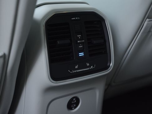 Certified 2026 Porsche Macan AWD/4WD image 33