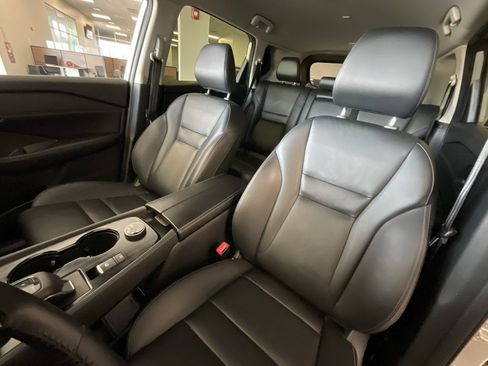 Used 2024 Nissan Rogue SL image 11