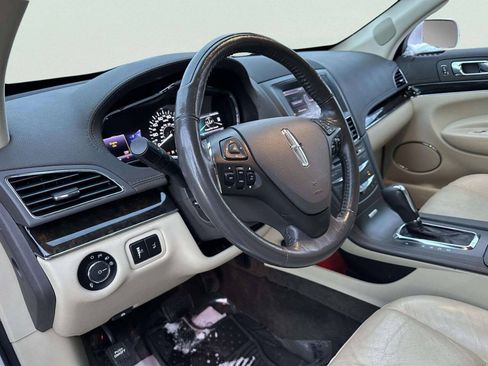 Used 2013 Lincoln MKT AWD image 16