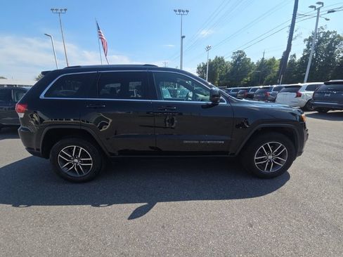 Used 2018 Jeep Grand Cherokee Laredo AWD/4WD image 3
