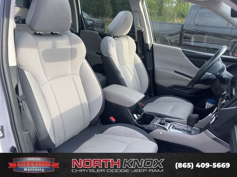 Used 2023 Subaru Forester Premium image 12