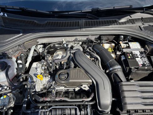 Used 2025 Volkswagen Jetta SE image 31