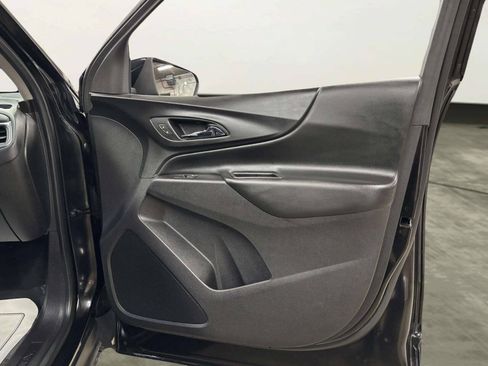 Used 2019 Chevrolet Equinox LT w/ Sun & Navigation Package AWD/4WD image 19