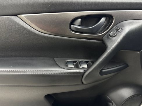 Used 2020 Nissan Rogue Sport S w/ Appearance Package FWD image 34