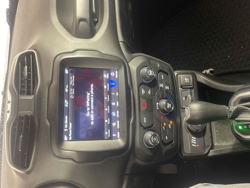 Used 2023 Jeep Renegade Latitude w/ Premium Group AWD/4WD image 29