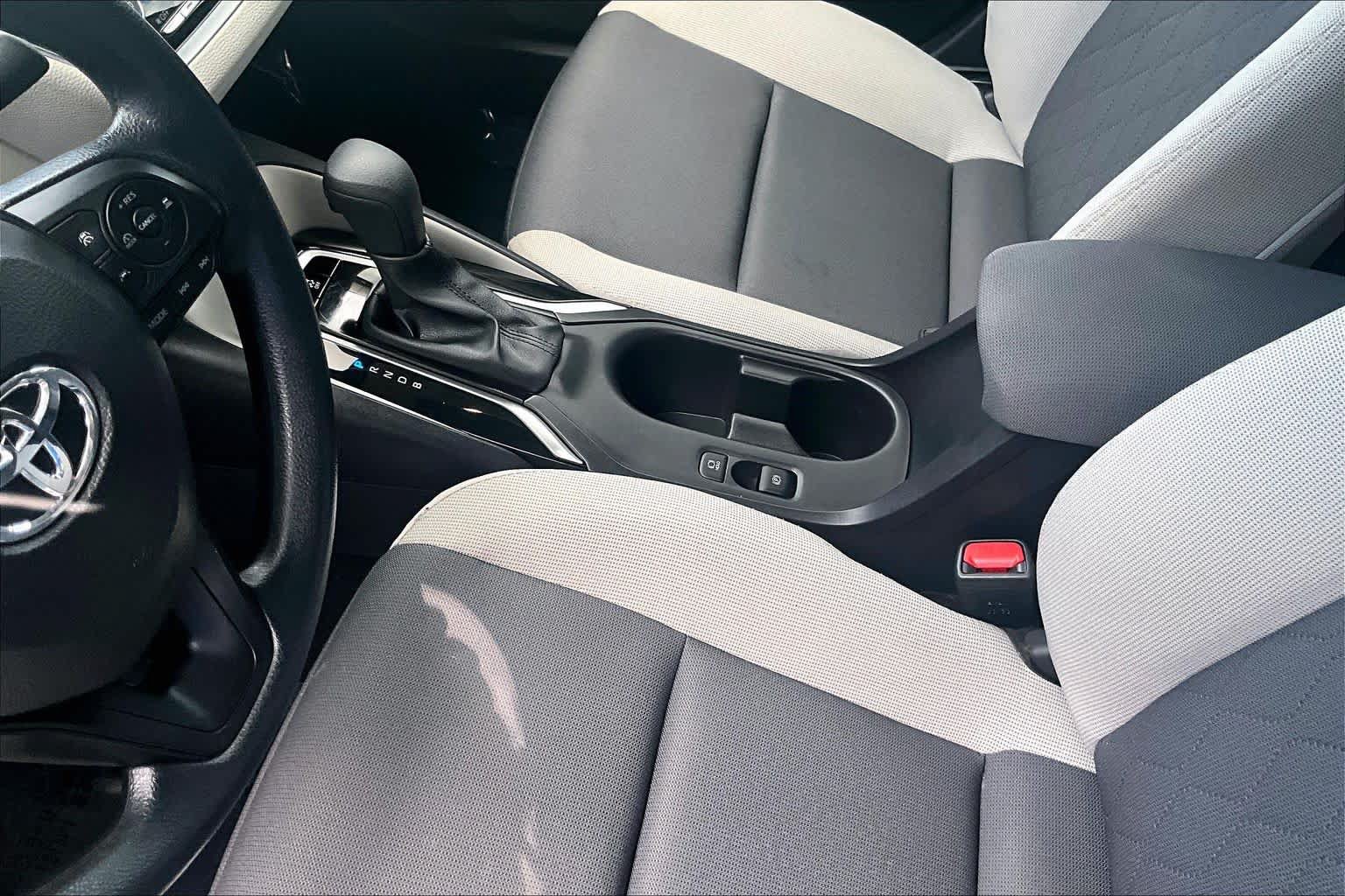 Used 2025 Toyota Corolla LE FWD image 17