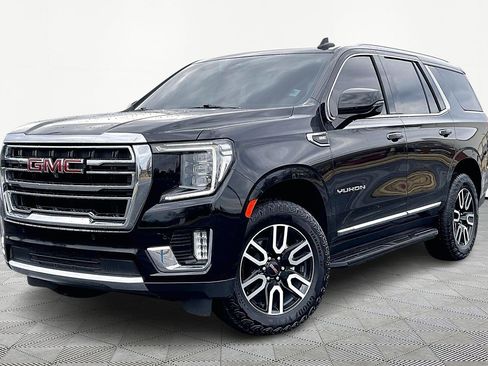 Used 2024 GMC Yukon SLT w/ SLT Luxury Package image 2