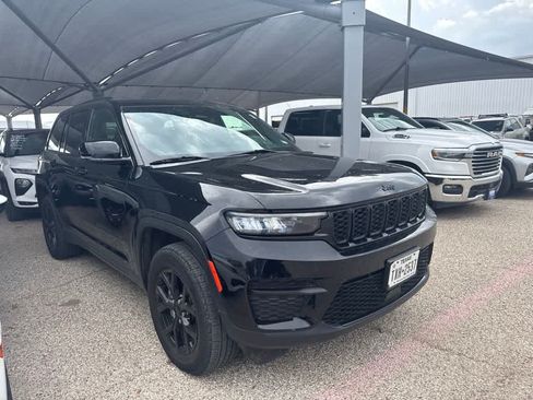 Used 2024 Jeep Grand Cherokee Altitude AWD/4WD image 3