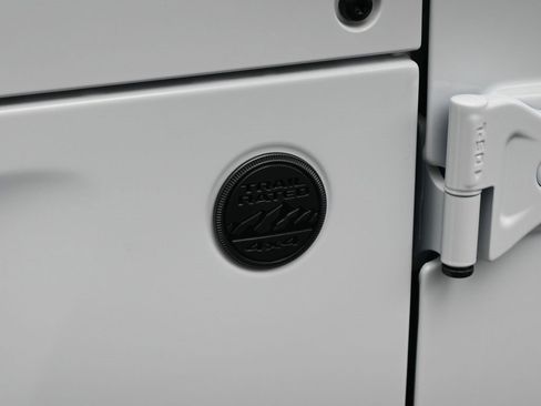 New 2025 Jeep Gladiator Sport image 13